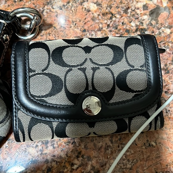 Coach - Picture 5 of 8